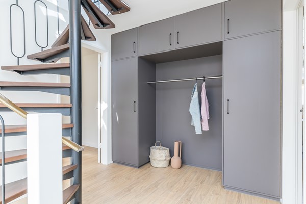 Foto - Verkocht onder voorbehoud: Ruime en veelzijdige vrijstaande woning met 173 m² woonoppervlakte,  extra leefverdieping, 3 slaapkamers (mogelijkheid tot 4), 2 badkamers, royaal bijgebouw en tuin op het zuidoosten in Hulsberg